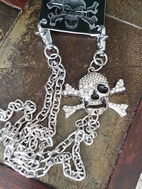 Silver Skull & Crossbones Wallet Chain
